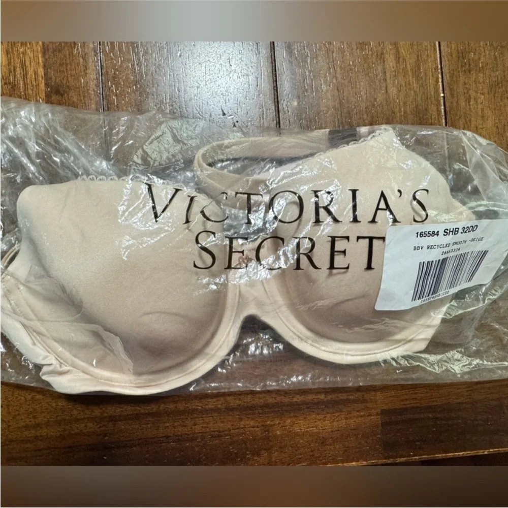 Victorias Secret smooth molded